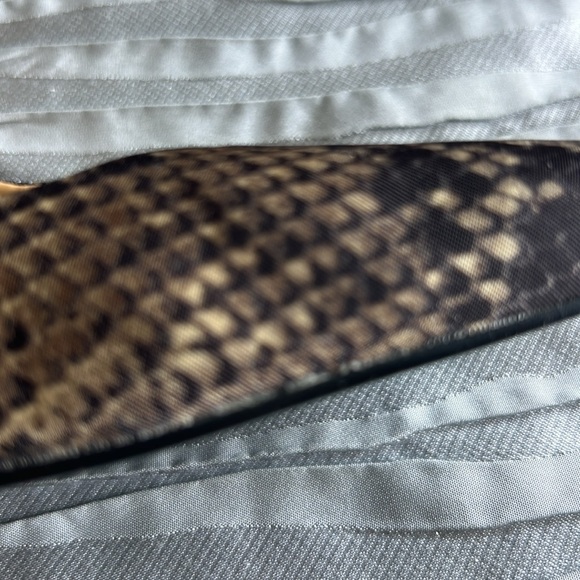 Elegant Snake Print Heels - Picture 6 of 7